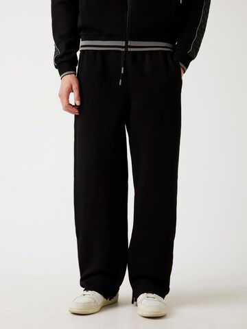 GUESS Tapered Hose in Schwarz: Vorderseite