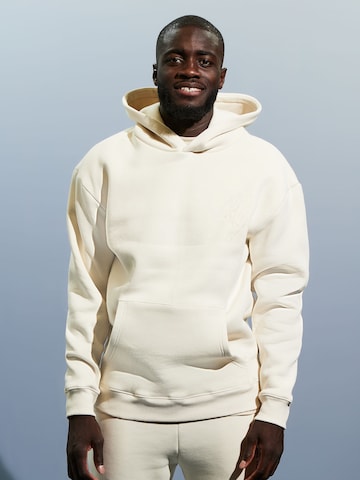 FCBM Sweatshirt 'Lio' in White: front