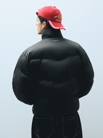 Geacă de primăvară-toamnă de la Bershka pe negru