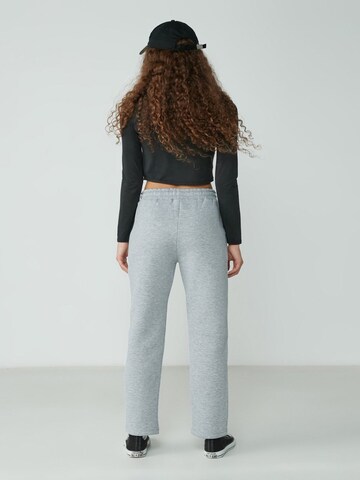 C&City Loose fit Trousers in Grey