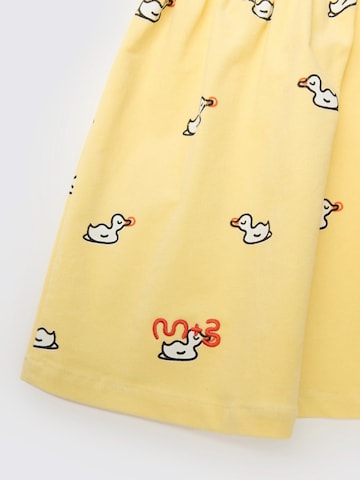Maru + Bo Kjole 'PATTERNED CORDUROY DRESS WITH A COLLAR' i gul