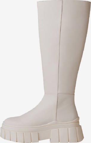 Bershka Stiefel in Weiß
