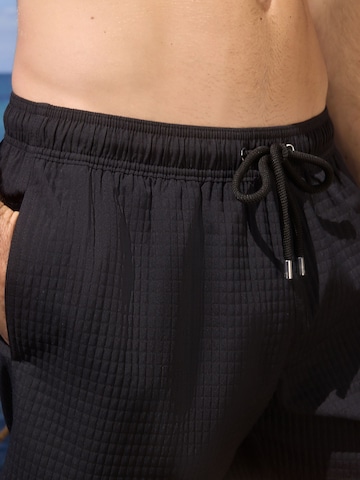 Next Badeshorts in Schwarz