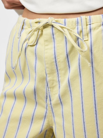 PIECES Regular Shorts 'PCBillo' in Beige