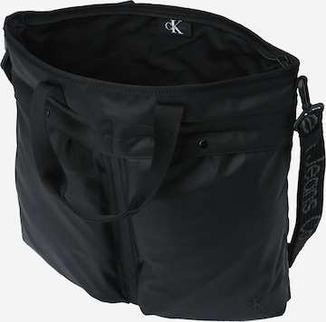 Calvin Klein Jeans - Shopper 'Helmet' em preto