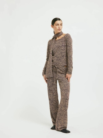 Résumé Flared Hose 'Cholé' in Braun