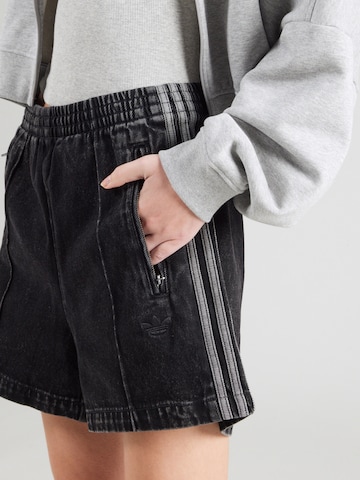 ADIDAS ORIGINALS Loosefit Shorts in Schwarz