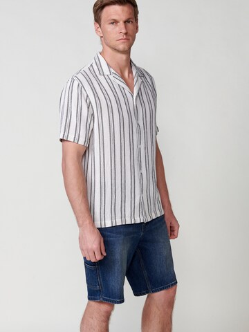 Coupe regular Chemise KOROSHI en blanc