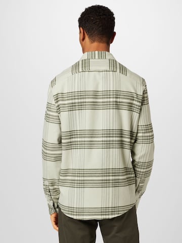 DRYKORN - Ajuste regular Camisa en verde