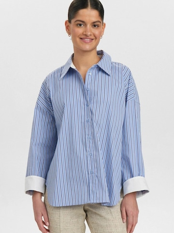 NÜMPH Blouse ' ELOISE ' in Blauw: voorkant