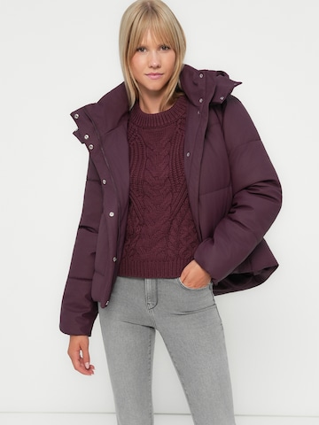 raudona VERO MODA Žieminė striukė 'VMGRETAKYLIE'