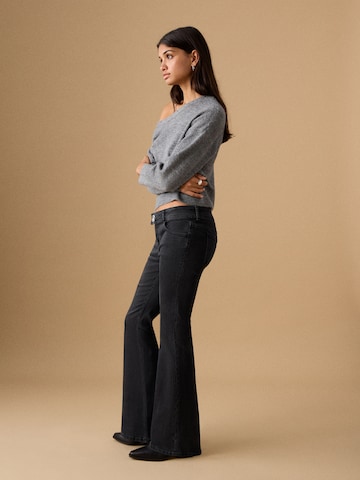 MANGO TEEN - Acampanado Vaquero 'Thalia' en negro