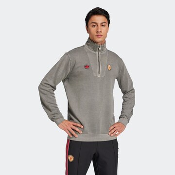 ADIDAS ORIGINALS - Sudadera 'Manchester United Terrace Icons' en gris