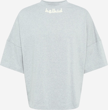 Tricou 'Kelkid' de la ABOUT YOU x Mero pe gri: față