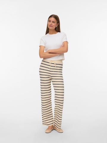 Regular Pantalon 'VADA' VERO MODA en noir