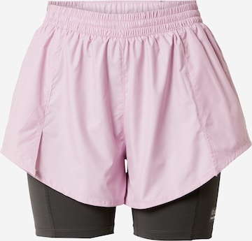 new balance Spodnie sportowe w kolorze fioletowy: przód