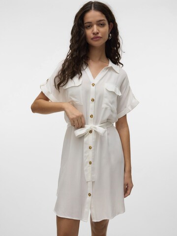 Robe-chemise 'VMBumpy' VERO MODA en blanc
