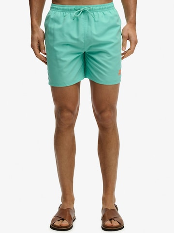 Superdry & Co Rövid fürdőnadrágok 'ESSENTIAL' - zöld: elől