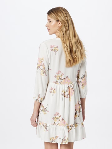 Robe 'Ella' ABOUT YOU en blanc