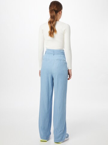 VERO MODA Loose fit Pleat-front trousers in Blue