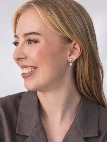 Orecchini 'Elegant Pearl' di PURELEI in oro: frontale