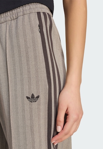 ADIDAS ORIGINALS Ohlapna forma Hlače 'CLASSIC' | rjava barva