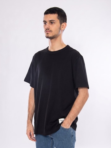 WRANGLER Bluser & t-shirts 'SS Solid Tee Black' i sort: forside