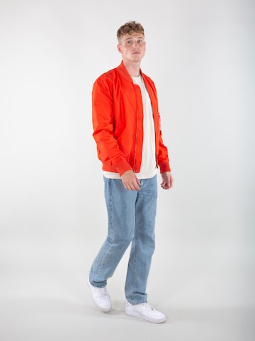 ALPHA INDUSTRIESPrijelazna jakna 'MA-1 TT' - crvena boja