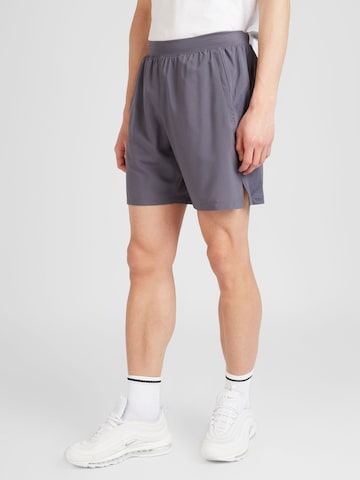 UNDER ARMOUR Обычный Спортивные штаны 'LAUNCH 7' в Серый: спереди