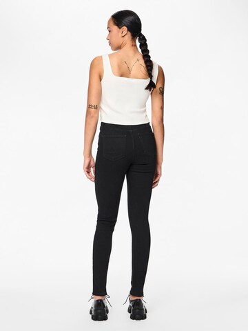 PIECES Skinny Housut 'PCDea' värissä musta