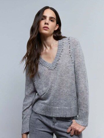 Scalpers Sweater in Grey: front