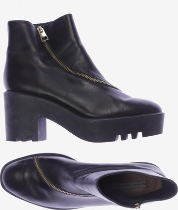 & Other Stories Dress Boots in 40 in Black: front