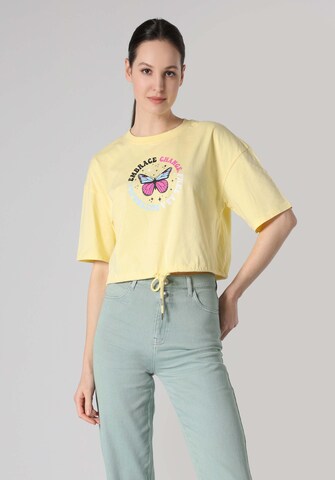 Colin's Shirt in Geel: voorkant