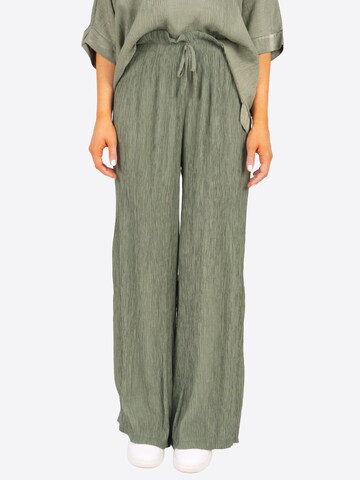 Seasons of April Loosefit Broek 'Tessa' in Groen: voorkant
