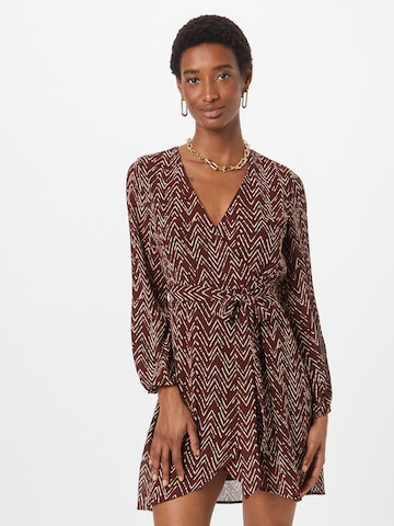 Robe 'Louisa' ABOUT YOU en marron : devant