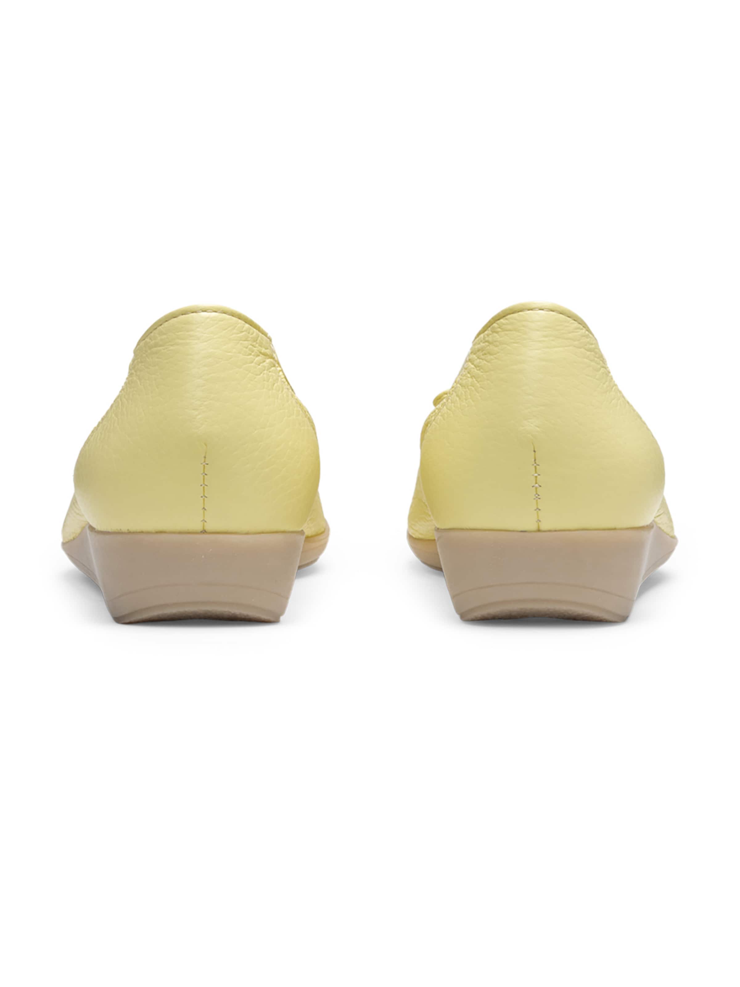 VITAFORM Ballet Flats in Yellow