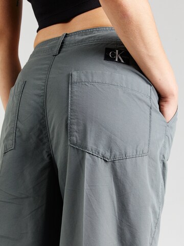 Calvin Klein Jeans Loosefit Hose in Grau