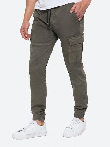 Coupe slim Pantalon cargo 'Bloomfield' Threadbare en vert : devant