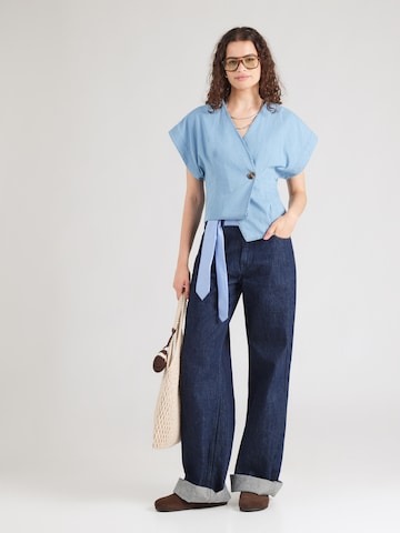 SISTERS POINT - Blusa 'EVELA' en azul