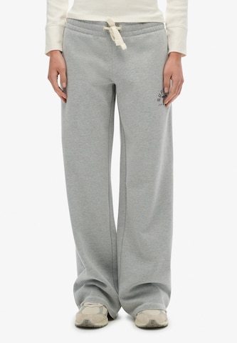Pantalon 'Athletic Essentials' Superdry en gris : devant