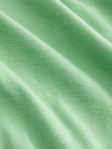 Tricou de la Next pe verde