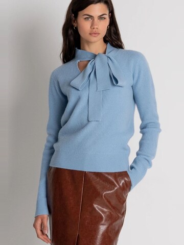 Fracomina Sweater 'Wool sweater with sash' in Blue