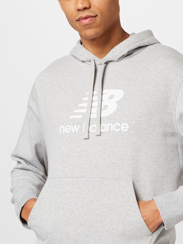 new balance Sweatshirt 'Essential' in Grau