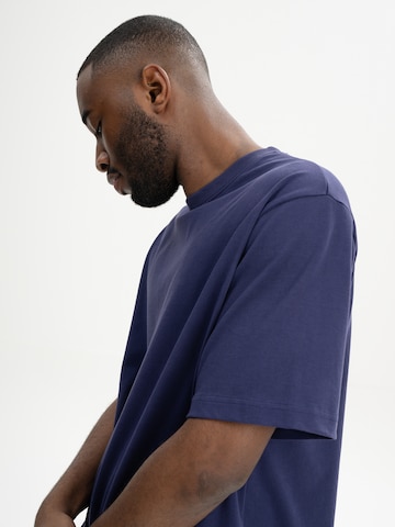 MELA T-shirt 'Bhajan' i blå