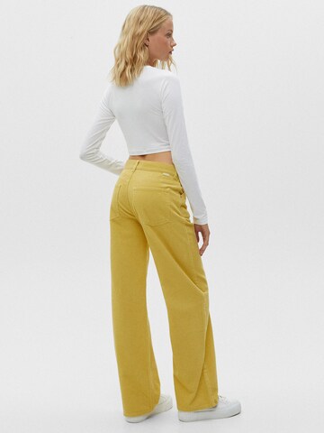 Pull&Bear Široke hlačnice Hlače | rumena barva
