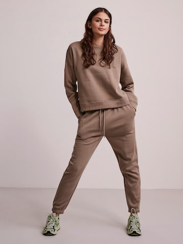 Sweat-shirt 'Chilli' PIECES en marron