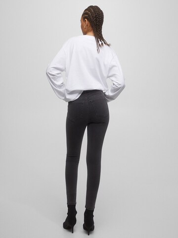 Pull&Bear Skinny Džínsy - Sivá