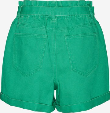 VERO MODA Regular Shorts 'Tamira' in Grün