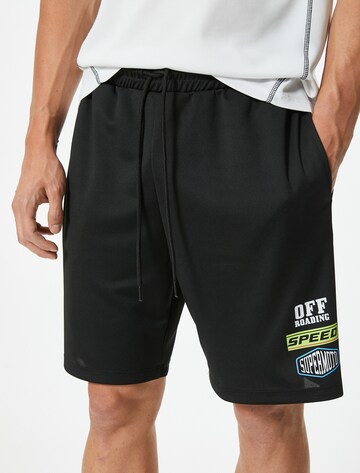 Koton Regular Shorts in Schwarz