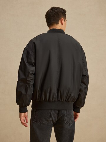 DAN FOX APPAREL Демисезонная куртка 'Arjen' в Черный